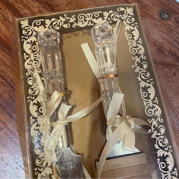 Set of Wedding Cake Knife and Server / Acrylic and Stainless Steel EUC - Picture 6 of 15